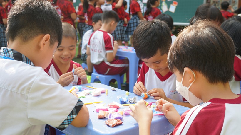 Học sinh Trường Tiểu học Lê Đức Thọ (quận Gò Vấp, TPHCM) trong ngày hội học thông qua chơi. Ảnh: ITN.