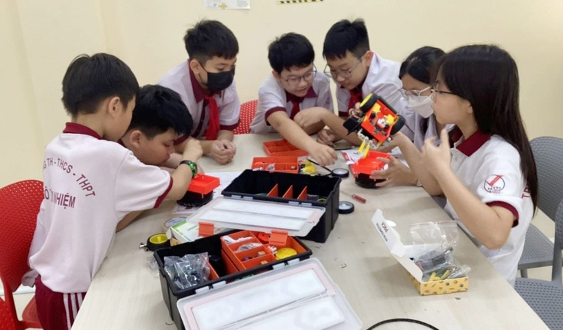 Giờ học STEM của học sinh Trường Tiểu học-THCS-THPT Ngô Thời Nhiệm.