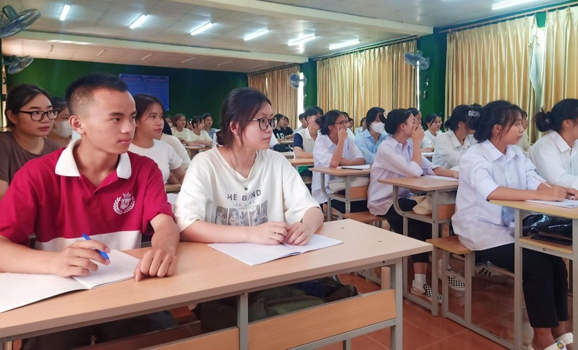 Sinh viên lớp Đại học Tiểu học K8, Khoa Sư phạm, Phân hiệu Đại học Thái Nguyên tại tỉnh Lào Cai.