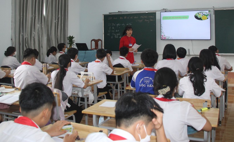 Tiết học của Trường THCS Lộc Tấn (huyện Lộc Ninh, Bình Phước). Ảnh: Hồ Phúc