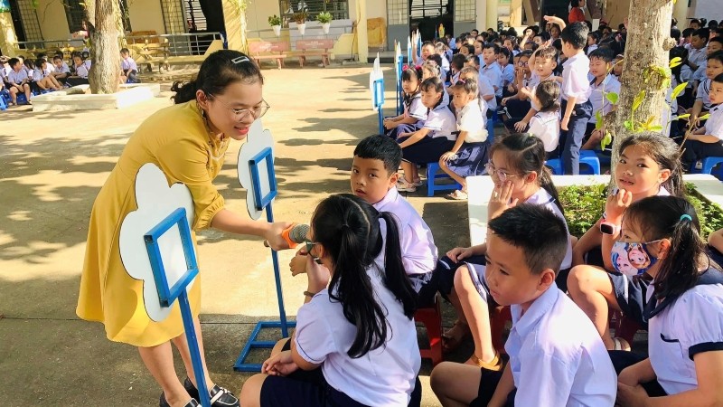 Trường Tiểu học Duy Tân (quận Liên Chiểu, TP Đà Nẵng) tổ chức buổi truyền thông “Chế độ dinh dưỡng học đường” cho học sinh. Ảnh: TG
