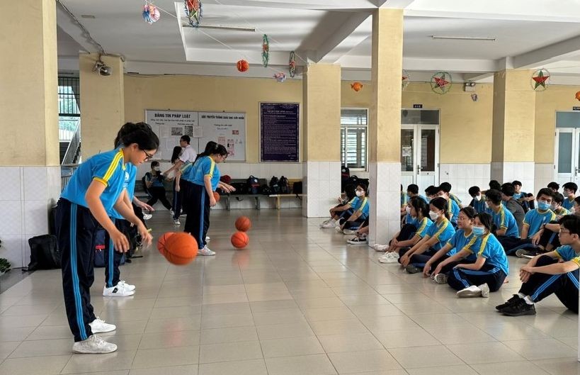 Tiết học giáo dục thể chất của Trường THPT Lê Trọng Tấn (quận Tân Phú). Ảnh: TG