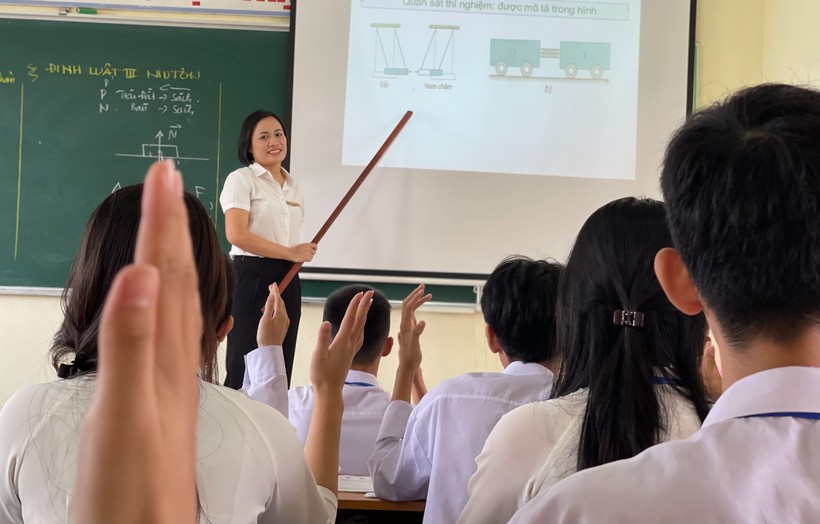 100% đội ngũ giáo viên Trường THPT Nguyễn Đình Liễn ứng dụng thành thạo CNTT trong dạy học. Ảnh: TG