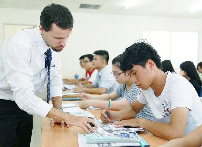 Sinh viên Trường ĐH Kinh tế - Tài chính TPHCM được học tập cùng giảng viên nước ngoài để hoàn thiện kỹ năng ngoại ngữ. Ảnh minh họa: INT