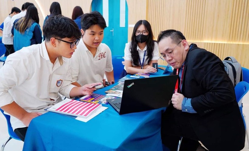 Hoạt động tư vấn hướng nghiệp học sinh tại Trường THCS - THPT Ban Mai (Hà Đông, Hà Nội). Ảnh: NTCC