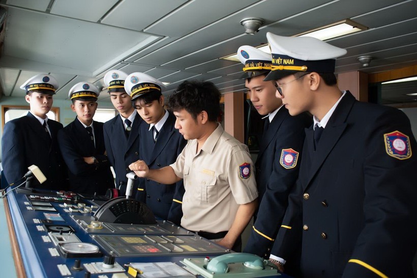Sinh viên chuyên ngành Điều khiển tàu biển, Trường ĐH Hàng hải Việt Nam. Ảnh: NTCC