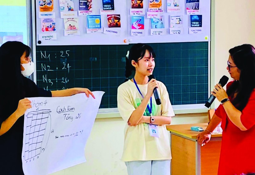 Sinh viên Trường Đại học Sư phạm – Đại học Thái Nguyên trong giờ rèn nghiệp vụ sư phạm. Ảnh: NVCC