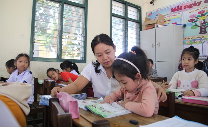 Tiết học của cô trò Trường Tiểu học Thanh Hưng, xã Thanh Hưng, huyện Điện Biên. Ảnh: NVCC