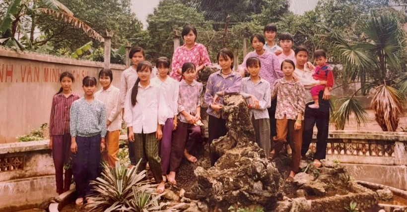 Nữ sinh lớp 9 Trường THCS Nam Cao, năm học 1993 – 1994. Ảnh tư liệu.
