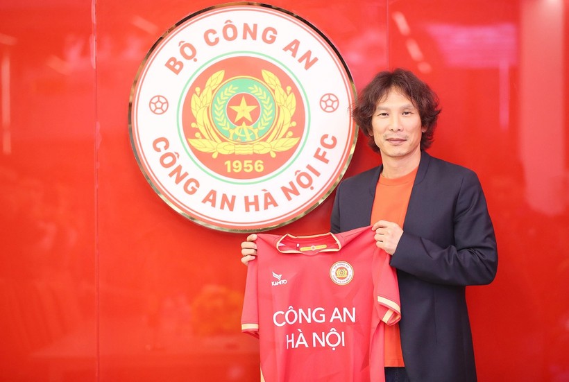 Huấn luyện viên Gong Oh-kyun ký hợp đồng 2 năm với câu lạc bộ Công an Hà Nội. Ảnh: INT.