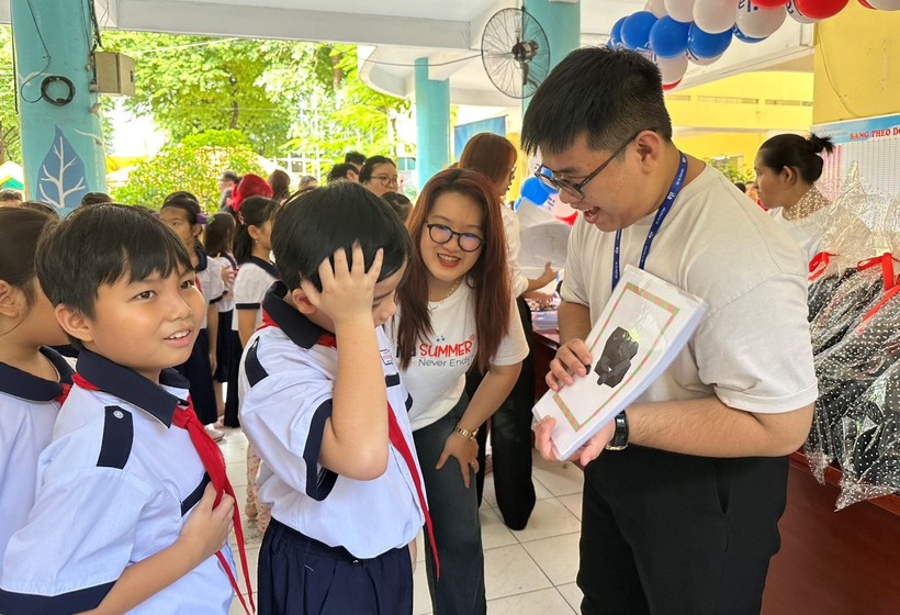 Học sinh Trường Tiểu học Nguyễn Bỉnh Khiêm (Quận 1, TPHCM) tham gia Ngày hội “Open House”. Ảnh: Hồ Phúc