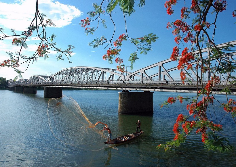 Cầu Tràng Tiền lịch sử của xứ Huế.