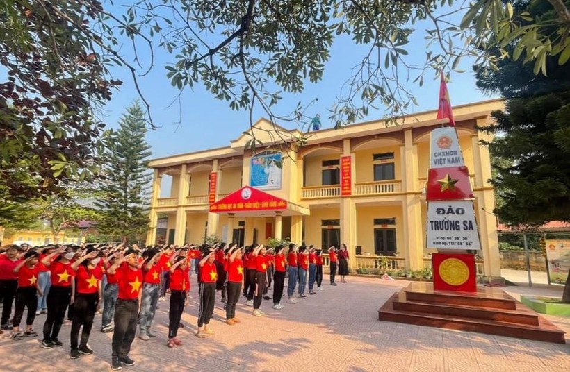 Triển khai hoạt động giáo dục ngoài giờ chính khóa tại Trường Tiểu học thị trấn Hạ Hòa (Hạ Hòa, Phú Thọ). Ảnh: NTCC