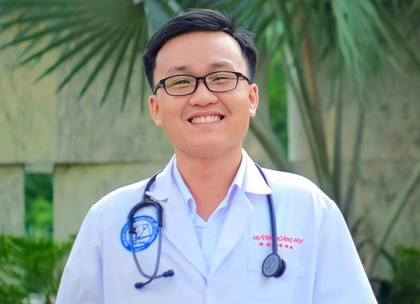 Huỳnh Hoàng Huy, thủ khoa tốt nghiệp Trường Đại học Y Dược TP HCM năm 2023. Ảnh: NVCC