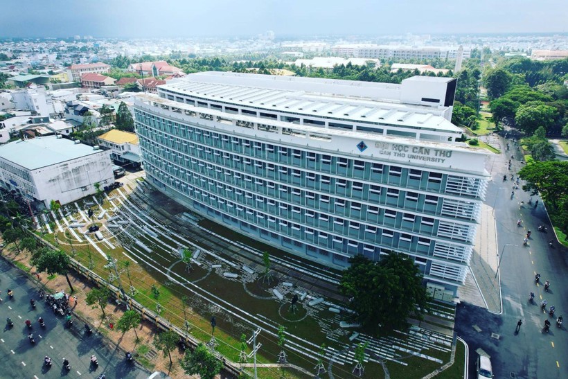 Tòa nhà phức hợp Phòng thí nghiệm và tòa nhà Công nghệ cao trong khuôn khổ dự án nâng cấp Trường Đại học Cần Thơ. Ảnh: CTU