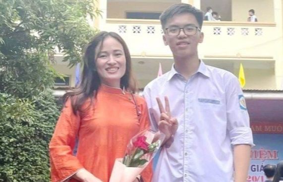 Cô Trần Thị Quỳnh Anh và em Mai Văn Đức đoạt Huy chương Bạc Olympic Hóa học quốc tế năm 2023. Ảnh: NVCC.