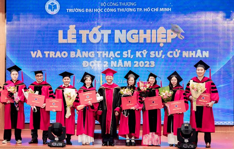 Lễ tốt nghiệp và trao bằng tốt nghiệp đợt 2năm 2023 của Trường ĐH Công Thương TP Hồ Chí Minh. Ảnh: Website trường