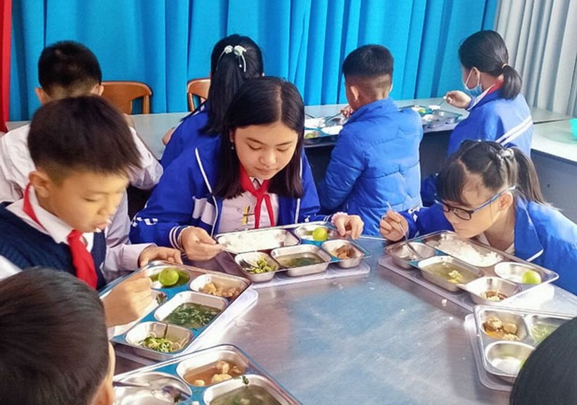 Bữa ăn bán trú tại Trường Tiểu học Lê Lợi (TP Đà Lạt, Lâm Đồng). Ảnh: INT