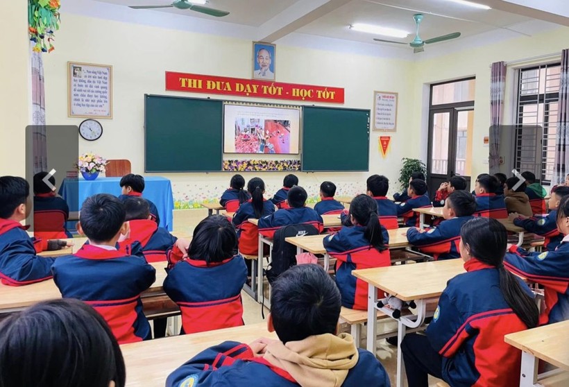 Giáo dục pháp luật cho học sinh Trường THCS Trần Bình Trọng (huyện Kỳ Anh) qua video.