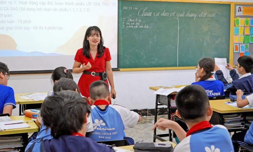 Cô trò Trường THCS - THPT Ban Mai (Hà Nội) trong giờ Ngữ văn. Ảnh: NVCC