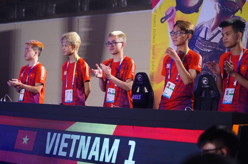 Vận động viên eSports Việt Nam chuẩn bị cho SEA Games 32. Ảnh: VNG