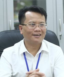 Thầy Nguyễn Hữu Thanh.