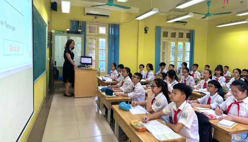 Giờ học tại Trường THCS Ái Mộ (Long Biên, Hà Nội). Ảnh: NTCC