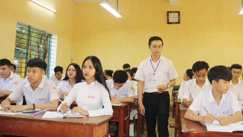 Thầy và trò Trường THPT Gia Hội (thành phố Huế, Thừa Thiên Huế) trong giờ ôn tập. Ảnh minh họa: ITN