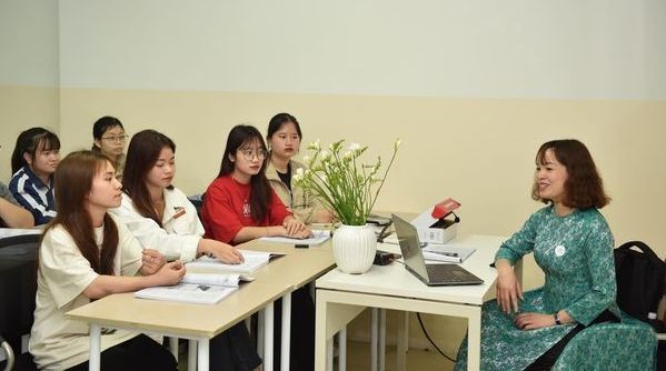 Tiết học của giảng viên và sinh viên Trường Đại học Nguyễn Trãi. Ảnh: Xuân Phú