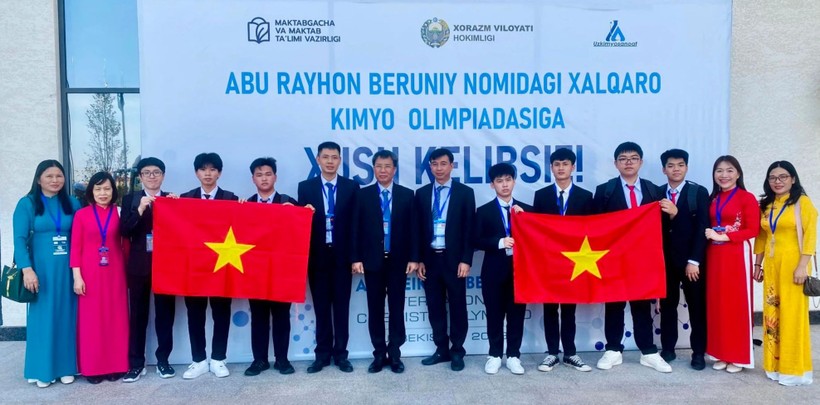 Đoàn Việt Nam đoạt 4 Huy chương Vàng và 4 Huy chương Bạc, xếp thứ nhất toàn đoàn trong số 15 quốc gia tham dự Olympic Hóa học quốc tế năm 2023. Ảnh: P.V