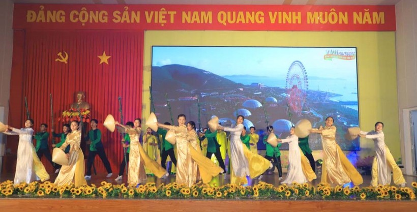 Nhạc hội “TVU Connect” Trường ĐH Trà Vinh hướng tới kỷ niệm 94 năm Ngày thành lập Đảng Cộng sản Việt Nam. Ảnh: Quốc Ngữ