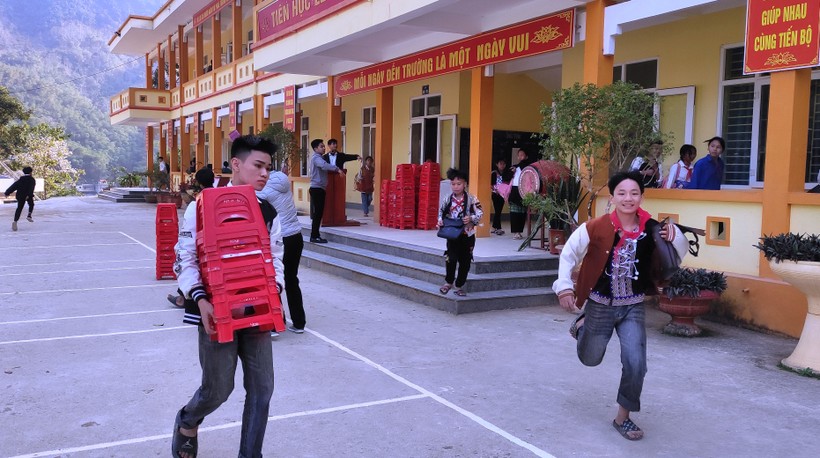 Học sinh Trường PTDTBT THCS Trung Lý, huyện Mường Lát trong giờ tan lớp. Ảnh: NTCC