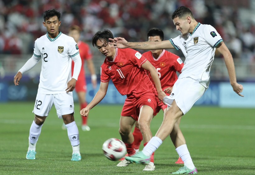 Trận Việt Nam (áo đỏ) thua Indonesia 0-1 vòng bảng ASIAN Cup 2023. Ảnh: INT.
