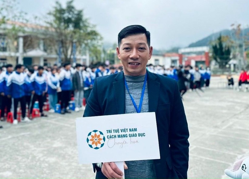 Thầy Trần Văn Tuấn - Hiệu trưởng Trường THPT huyện Sìn Hồ (Lào Cai). Ảnh: NVCC