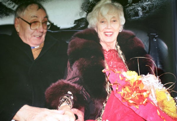 Ivan và Waldhelm tổ chức đám cưới nhỏ ở tuổi 80.