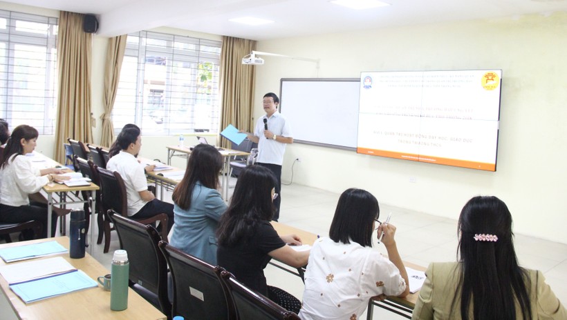Một lớp học của khóa bồi dưỡng hiệu trưởng, hiệu phó các trường THCS của Hà Nội. Ảnh: TG