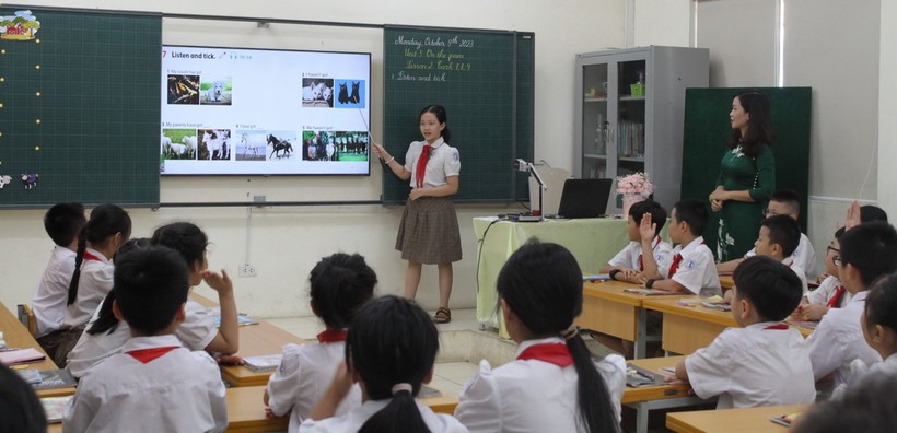 Giờ học tiếng Anh của học sinh Trường Tiểu học Thịnh Liệt (quận Hoàng Mai, Hà Nội). Ảnh: TG