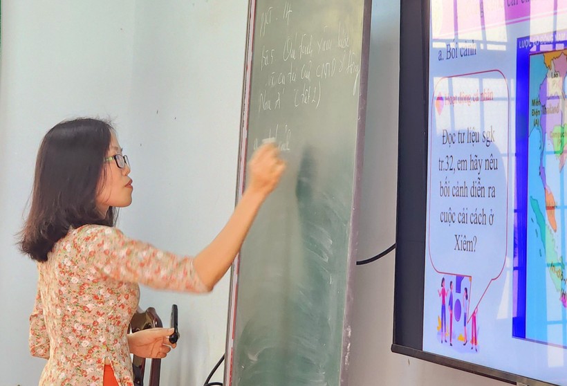 Một tiết học kết hợp bài giảng điện tử tại Trường THPT Lê Quý Đôn (Đắk Lắk). Ảnh: TT