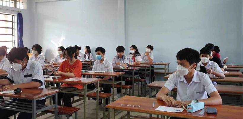 Học sinh lớp 9 TP Cần Thơ tham dự kỳ thi tuyển sinh vào lớp 10 năm học 2023 – 2024. Ảnh Quốc Ngữ