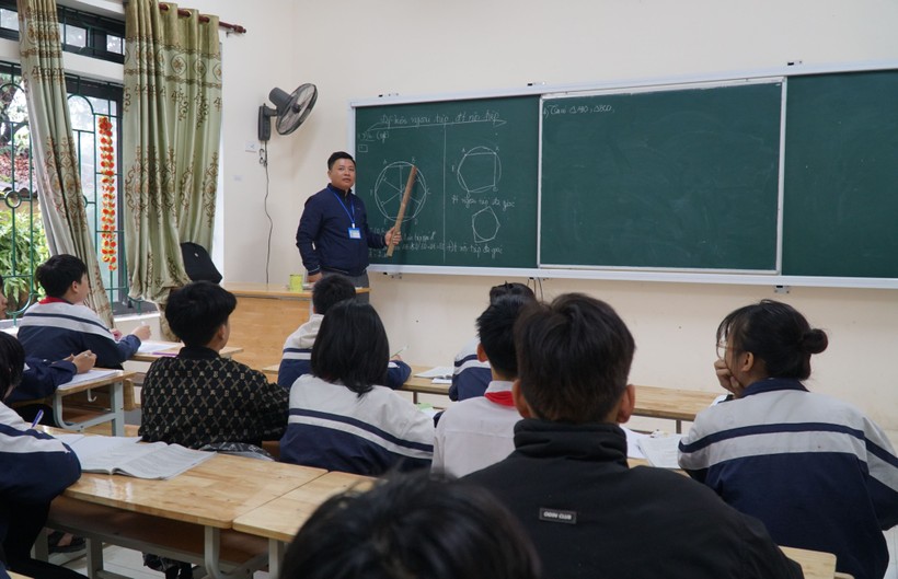 Thầy Nguyễn Đình Thanh - Tổ trưởng Tổ Khoa học tự nhiên, Trường THCS Nghi Thủy (thị xã Cửa Lò) vẫn là giáo viên hợp đồng.