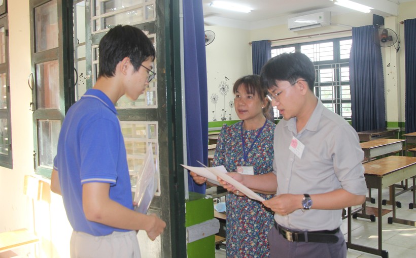 Học sinh TPHCM tham gia kỳ thi tuyển sinh lớp 10 năm 2023. Ảnh: Minh Anh