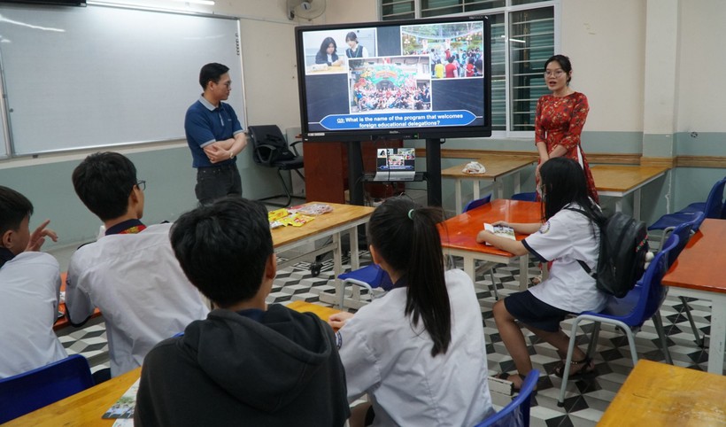 Học sinh khối 9 trải nghiệm học thử tại Trường THPT Lê Quý Đôn (Quận 3) đầu tháng 3/2024. Ảnh: Minh Anh
