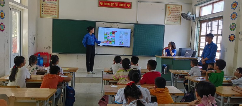 Lớp học tiếng Anh miễn phí dịp hè do Huyện đoàn Tiên Lãng phát động.