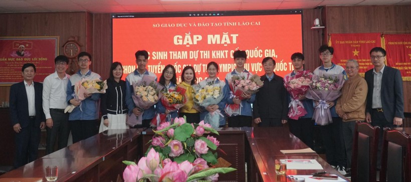 Lãnh đạo Sở GD&ĐT Lào Cai gặp mặt nhà trường, đoàn học sinh tham dự Cuộc thi Khoa học kỹ thuật cấp quốc gia học sinh trung học năm học 2023 - 2024.