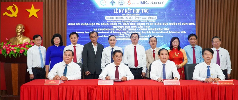 Lễ ký kết hợp tác đào tạo nhân lực ngành Điện tử và vi mạch bán dẫn tại Cần Thơ diễn ra ngày 17/3.