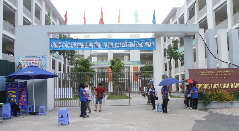 Trường THCS Linh Đàm nằm trên địa bàn phường Hoàng Liệt, quận Hoàng Mai được xây mới khang trang, hiện đại. Ảnh: TG