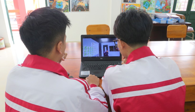 Lê Đức Lưu và Nguyễn Ngọc Anh Tuấn đã hoàn thiện hệ thống giáo dục thực tế ảo hỗ trợ dạy học.