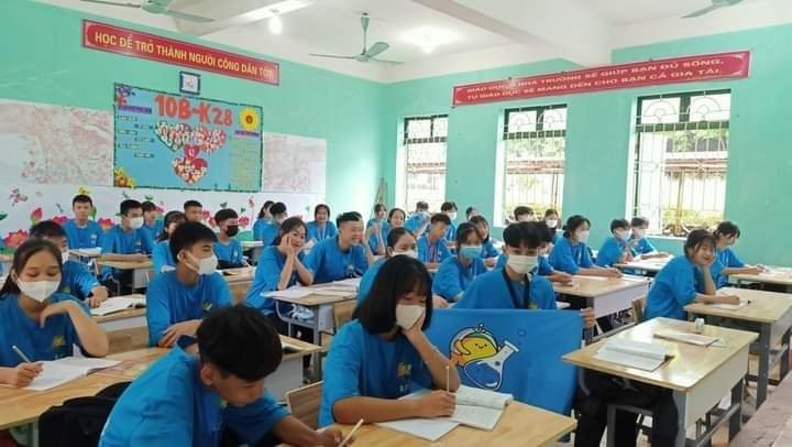 Một tiết học của học viên lớp 12 Trung tâm GDTX II tỉnh Lạng Sơn. Ảnh NTCC