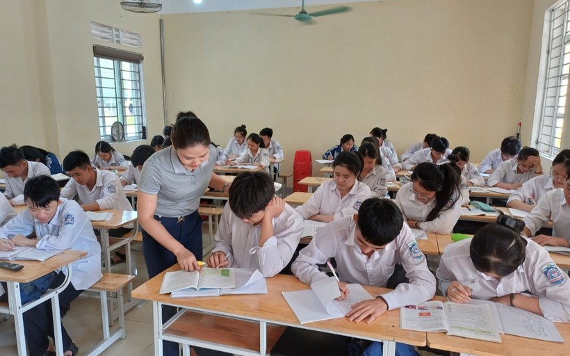Tiết học của cô trò lớp 12 Trường THPT Hương Khê (Hương Khê, Hà Tĩnh). Ảnh: NTCC 