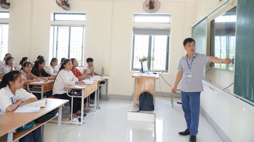 Giờ học của thầy trò Trường THPT Mường Quạ (Con Cuông, Nghệ An).